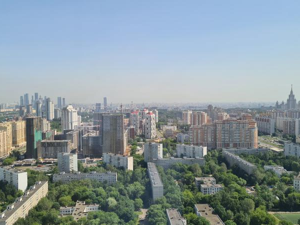 Studio Apartment with Stunning Views of Sparrow Hills